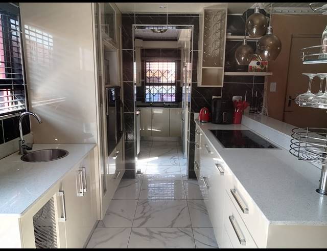 4 BEDROOM HOUSE FOR SALE IN TLHABANE WEST